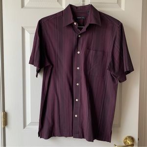 Van Huesen short sleeve maroon stripe button down shirt size small